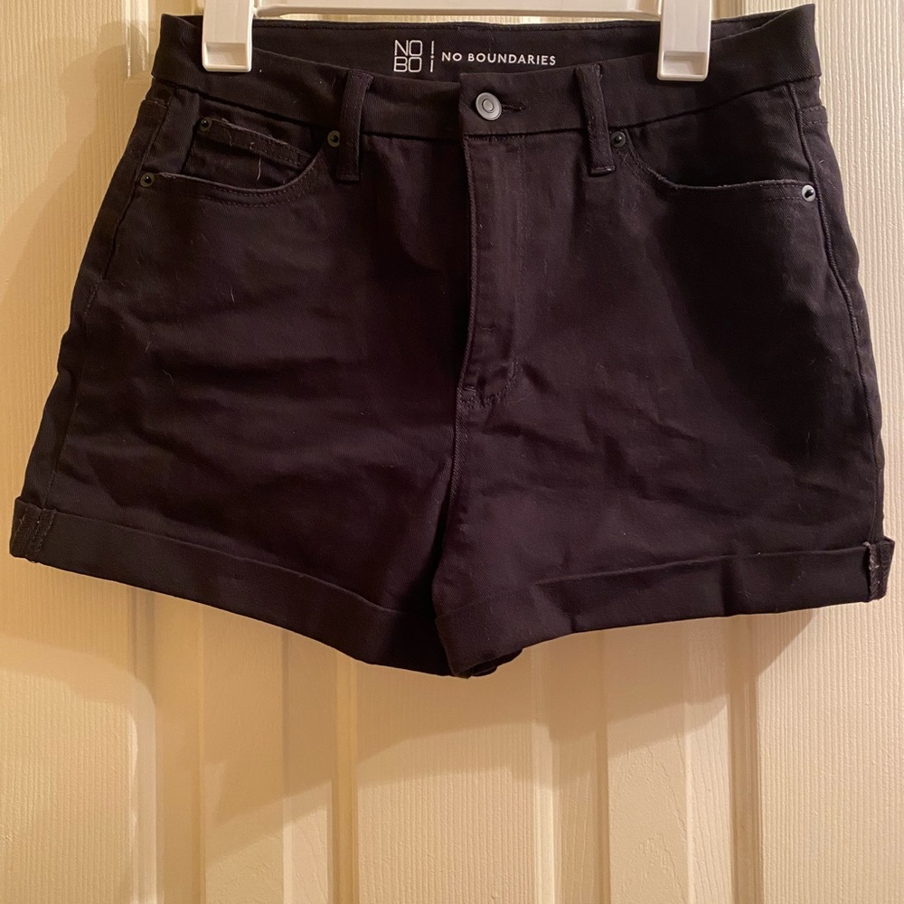 No Boundaries black shorts
